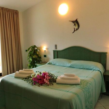 Hotel Blu Marlin Виласимиус Екстериор снимка